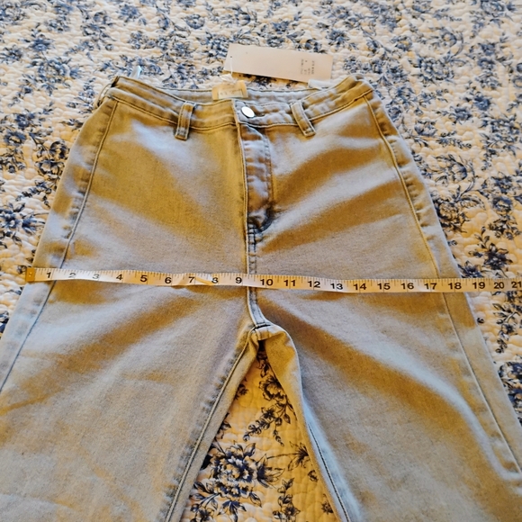 Eyelet bell bottom jeans - Picture 7 of 13